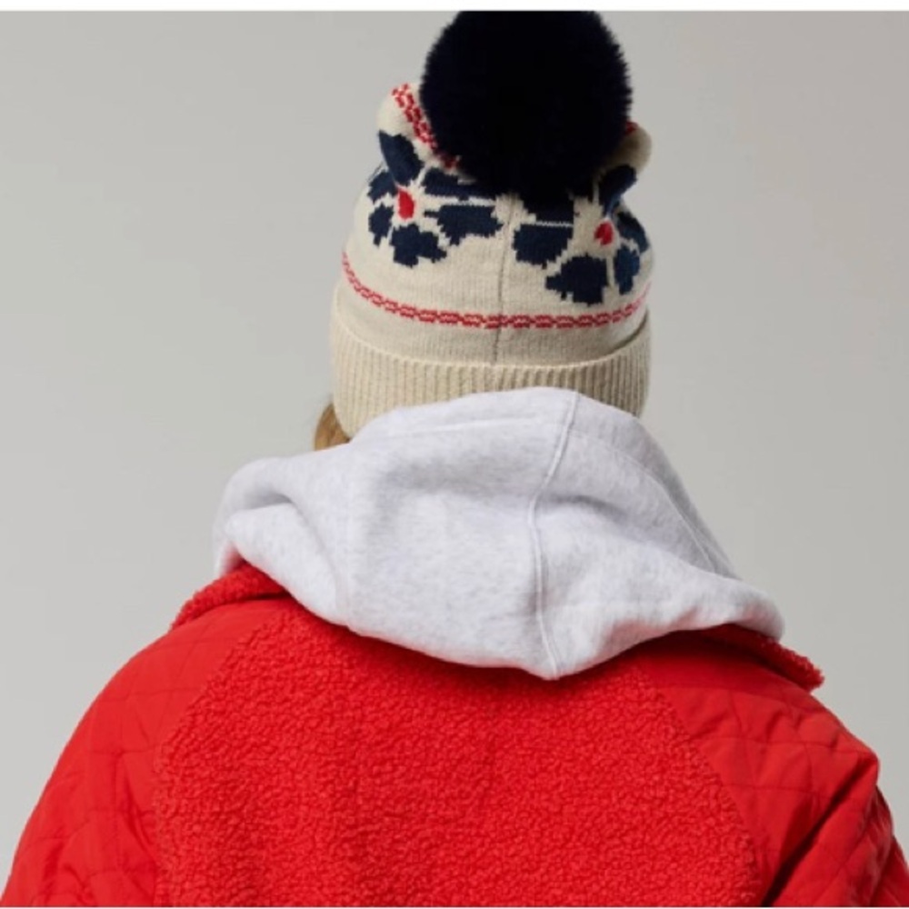 NWT offline by aerie Cozy Cream and Navy Pom-Pom Beanie